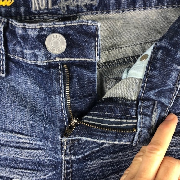 KUT From The Kloth “So Low” Distressed Blue Denim Size 4 Bermuda EUC Jean Short - Picture 5 of 16